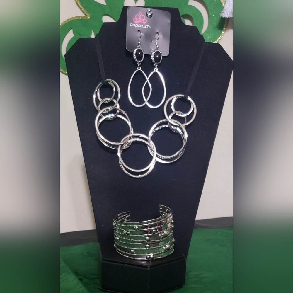 paparazzi Silver Linked Rings Necklace Set with Teardrop Earrings and Cuff
